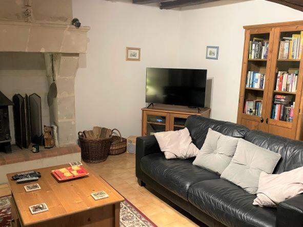 La Maison Tournesol - 3 Bedroom House With Large Garden Near Saumur Saint-Martin-de-la-Place Kültér fotó